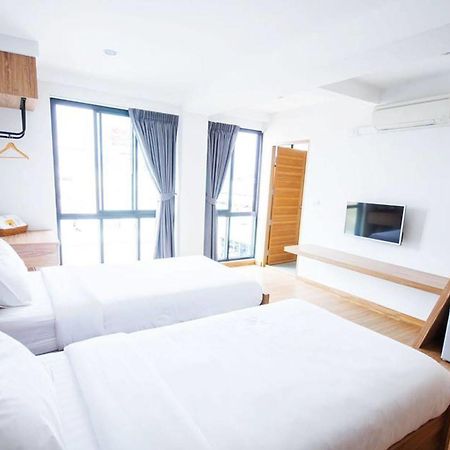 The Logbook Room And Cafe' Chonburi Buitenkant foto