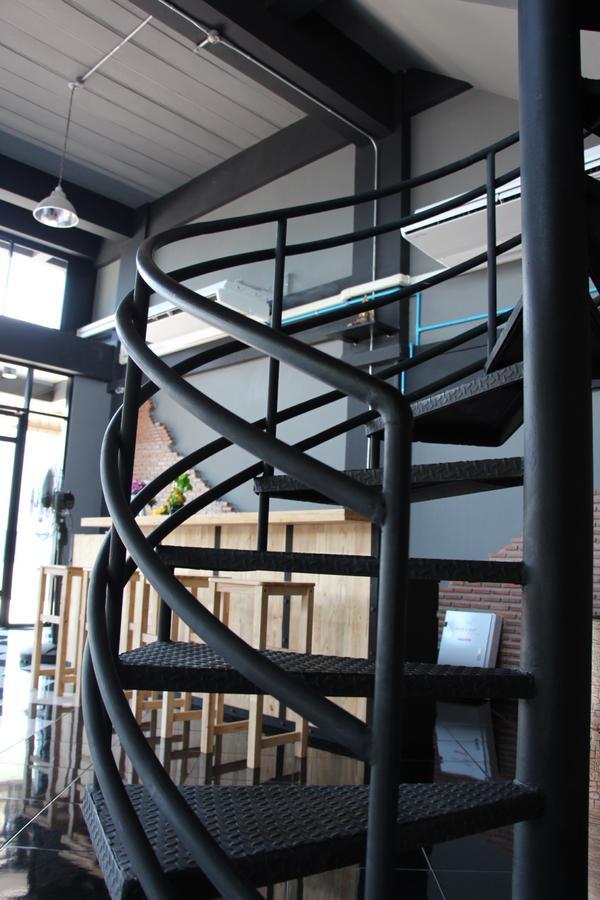 The Logbook Room And Cafe' Chonburi Buitenkant foto