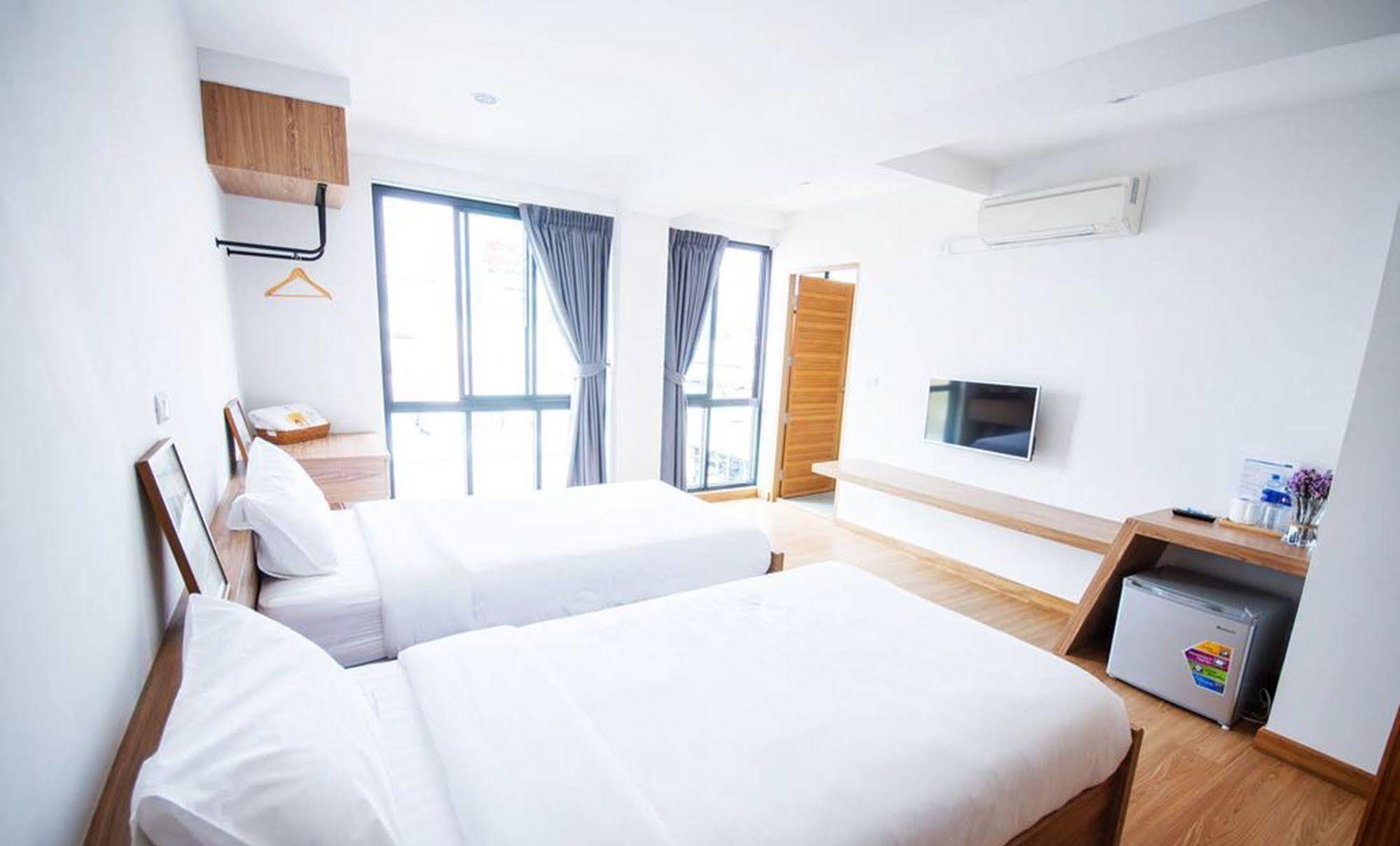 The Logbook Room And Cafe' Chonburi Buitenkant foto