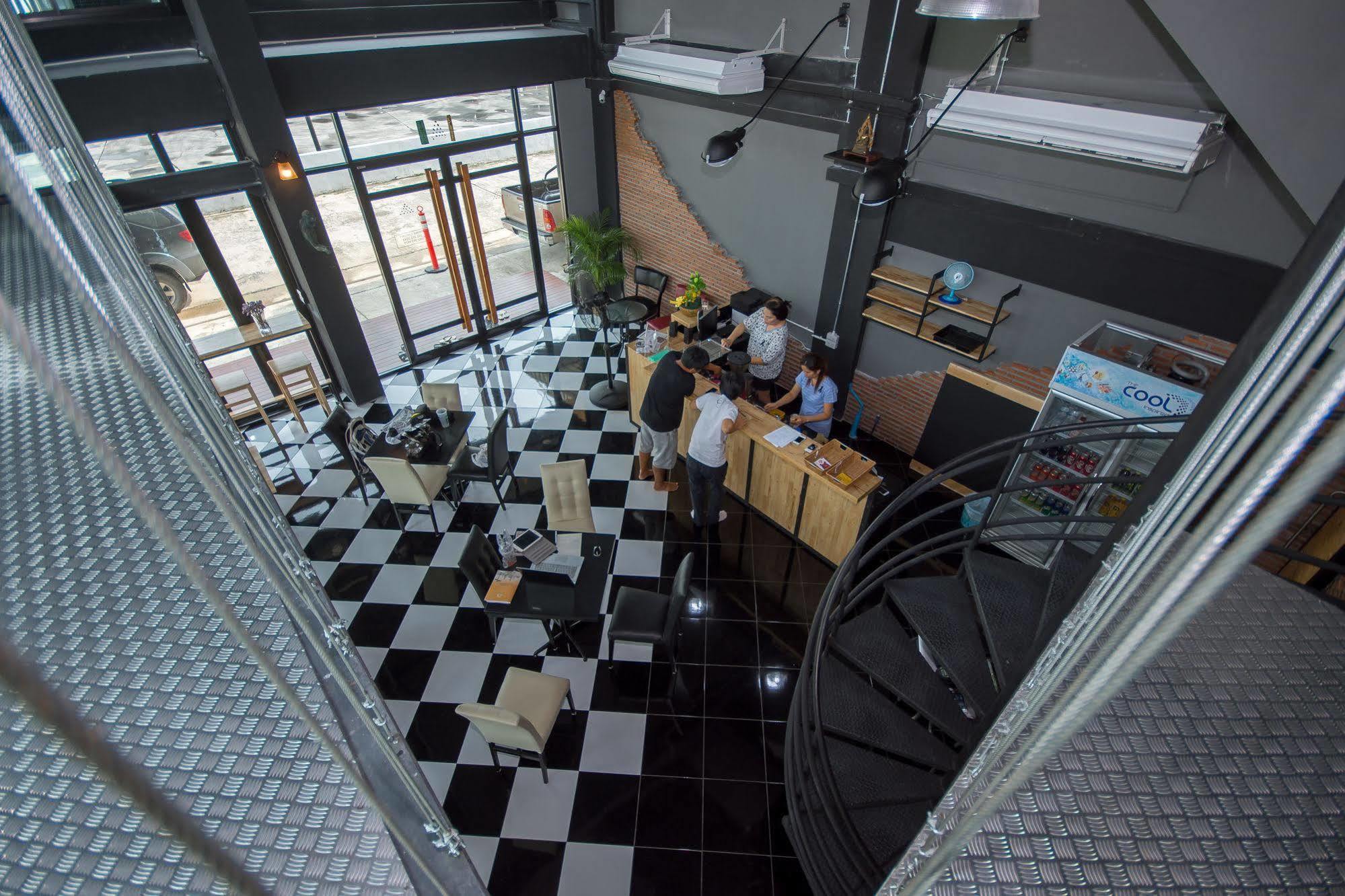 The Logbook Room And Cafe' Chonburi Buitenkant foto
